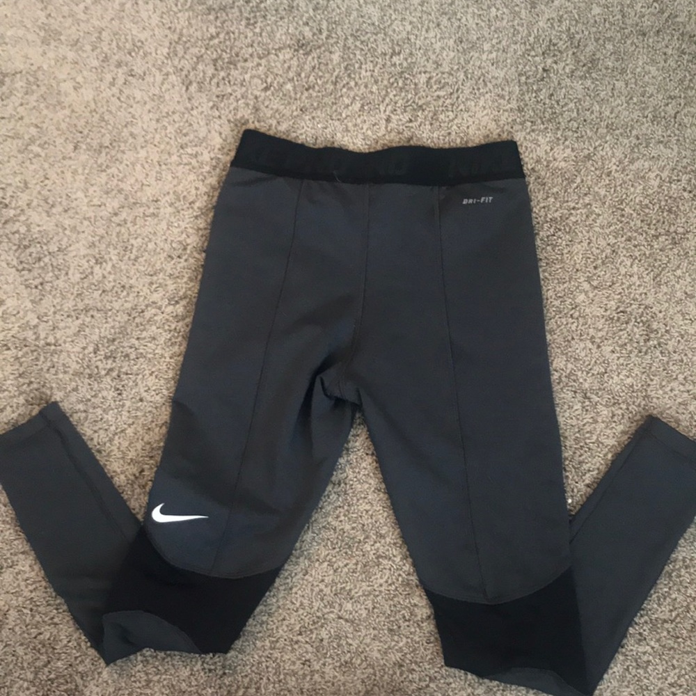 NIKE PRO SIZE SMALL LEGGINGS! - Picture 3 of 4